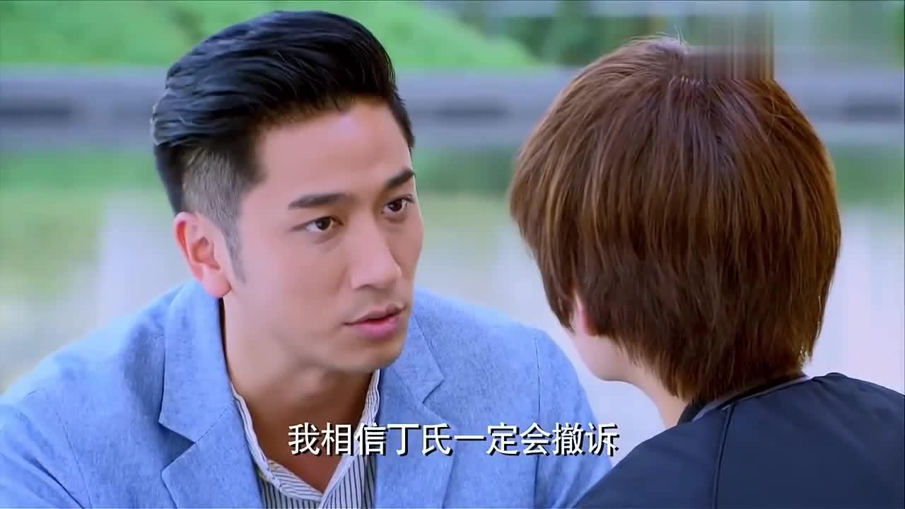 救援矮小的女孩